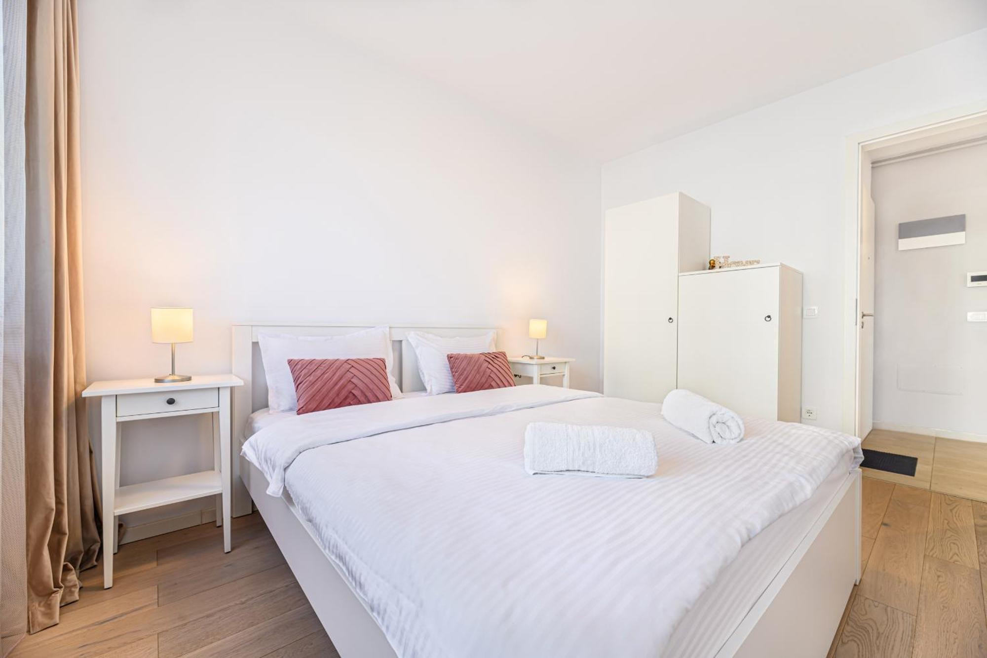 Jad - Luxury 3 Rooms & 2 Rooms Apartments In Kasper, Near Coresi Mall Брашов Экстерьер фото
