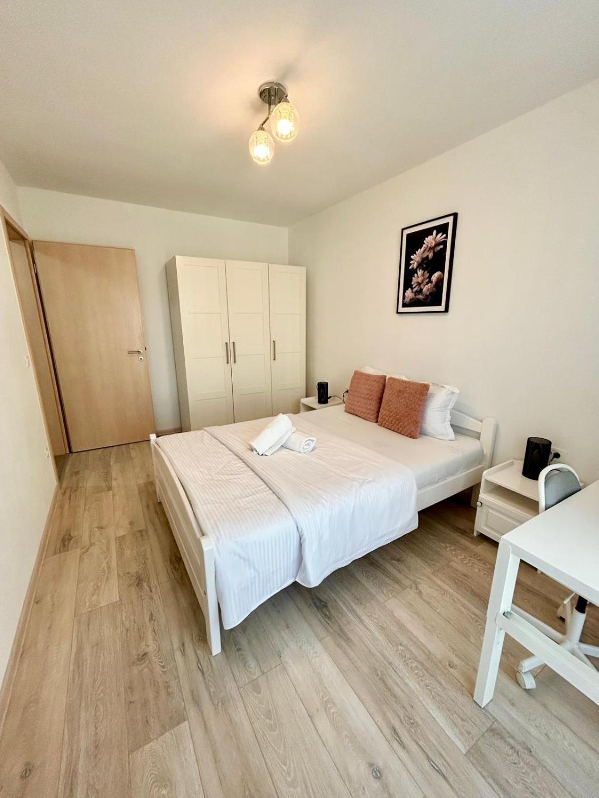Jad - Luxury 3 Rooms & 2 Rooms Apartments In Kasper, Near Coresi Mall Брашов Экстерьер фото